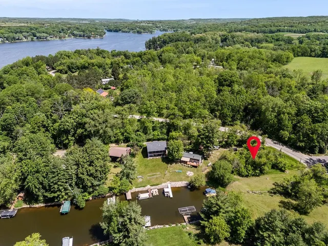 $118,500 | 28 East Redstone La, La Valle, WI 53941