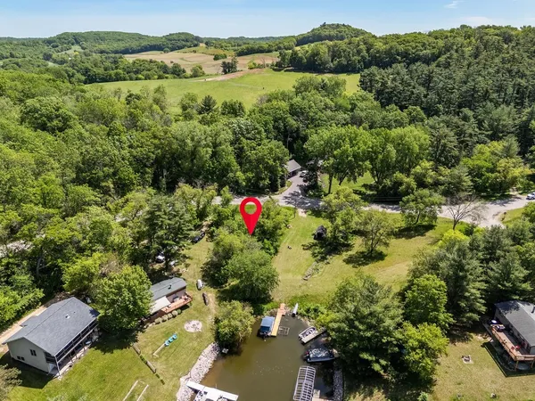 $118,500 | 28 East Redstone La, La Valle, WI 53941