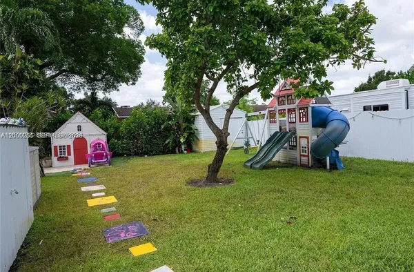$6,000 | 31 Southwest 6th Street, Hallandale Beach, FL 33009