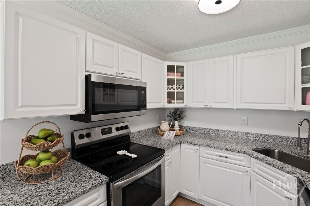 5109 La Roche Avenue Savannah, GA 31404 - Photo 4 of 31