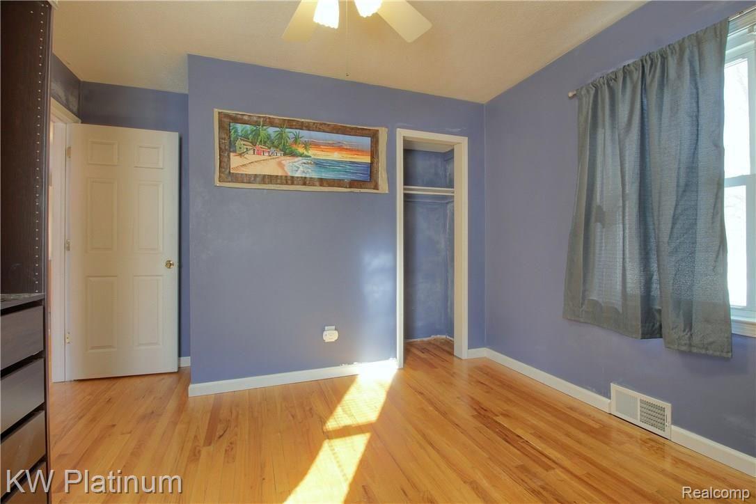 1570 Hampton Road Mount Clemens, MI 48043 - Photo 19 of 30 Master_Bedroom_2nd_View.jpg