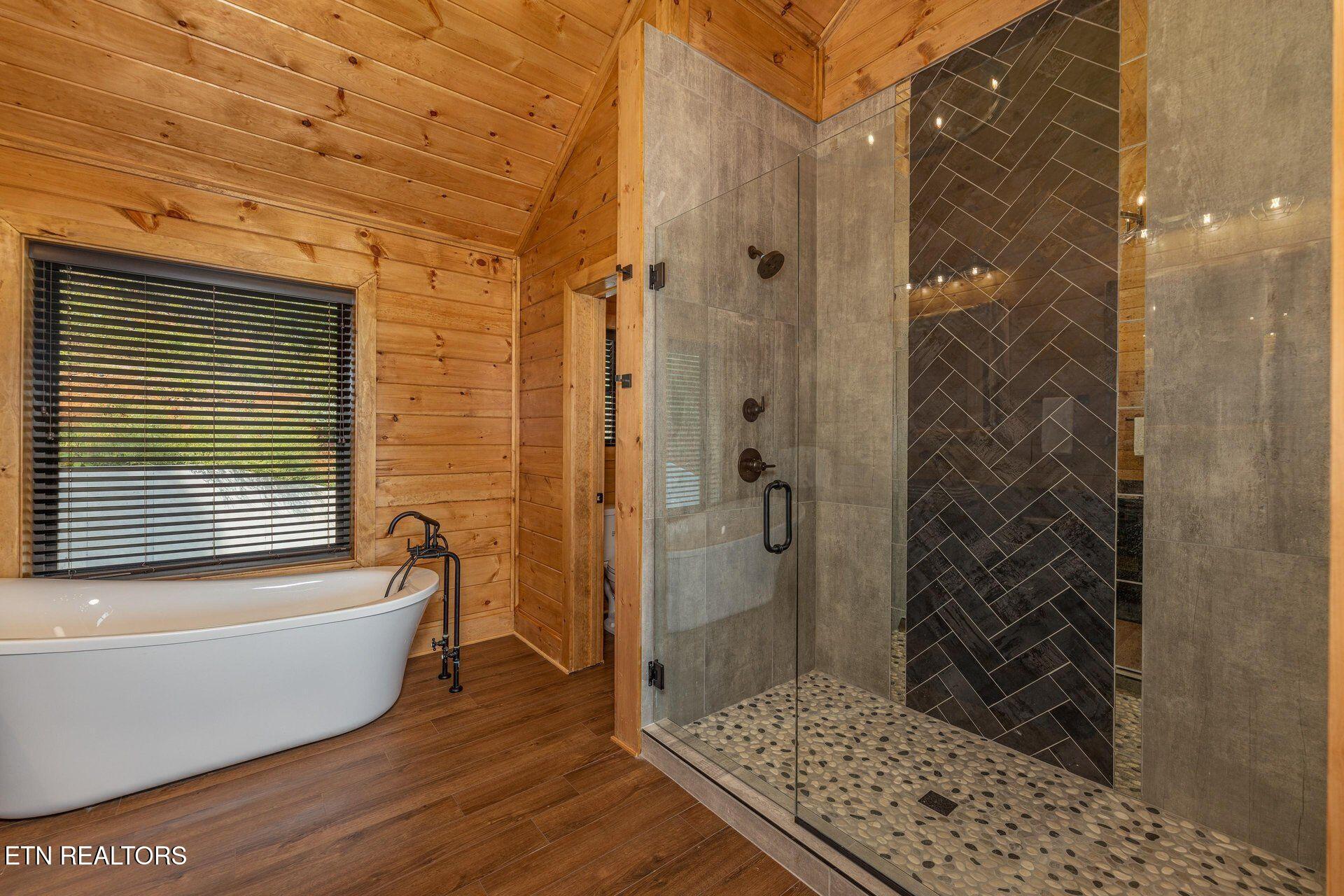 2778 Overholt Trail Sevierville, TN 37862 - Photo 9 of 54 Soaking tub