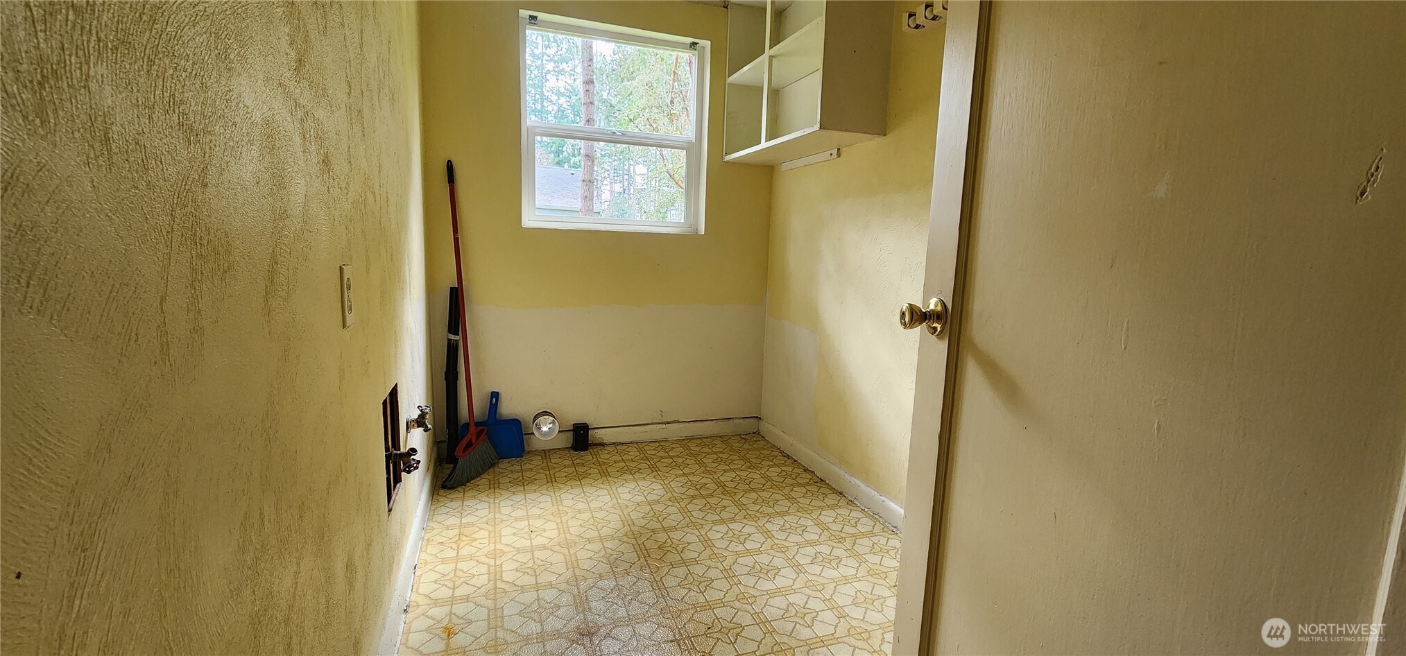 3225 Cooper Point Road Northwest Olympia, WA 98502 - Photo 30 of 40 a view of a bathroom