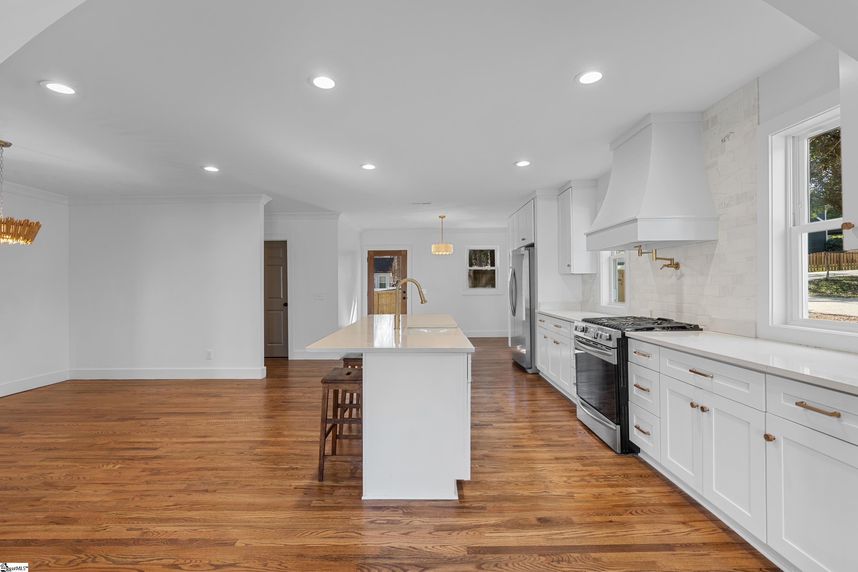 200 East Faris Road Greenville, SC 29605 - Photo 10 of 36 Gallery Image 10