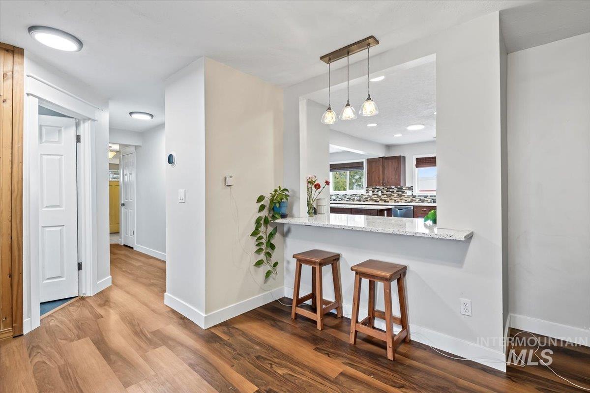 11545 Kuna Road Kuna, ID 83634 - Photo 19 of 50 breakfast / coffee bar with pendant lighting