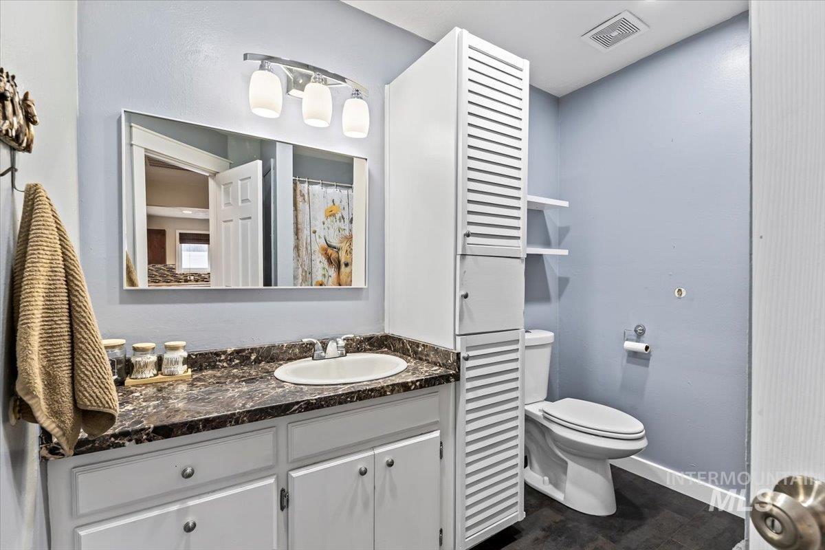 11545 Kuna Road Kuna, ID 83634 - Photo 26 of 50 Upstairs Full bath with vanity and curtained shower