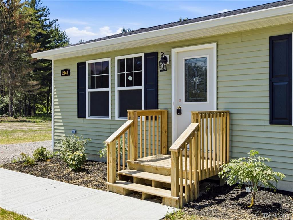 2941 Beach Road Port Huron, MI 48060 - Photo 4 of 30 Gallery Image 4