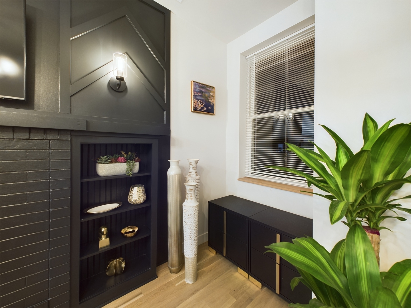 2437 West Walton Street, Unit 2F Chicago, IL 60622 - Photo 15 of 21 a view of a potted plants in front of a house