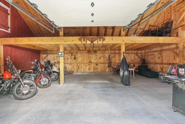 a view of a house with backyard and trees