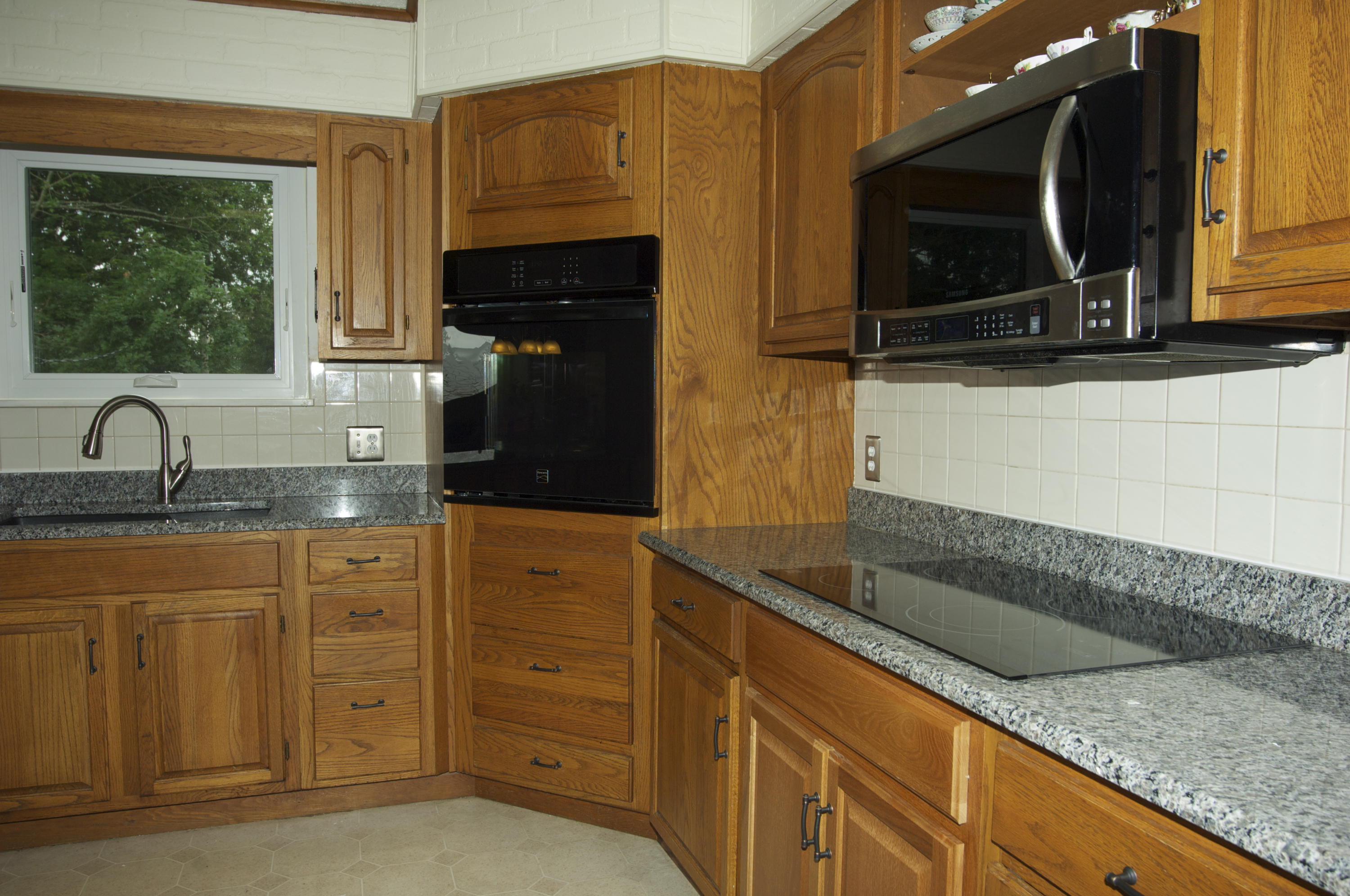 8040 Shannon Hills Road Corryton, TN 37721 - Photo 4 of 25 Granite counters & New Range/Oven & Micr