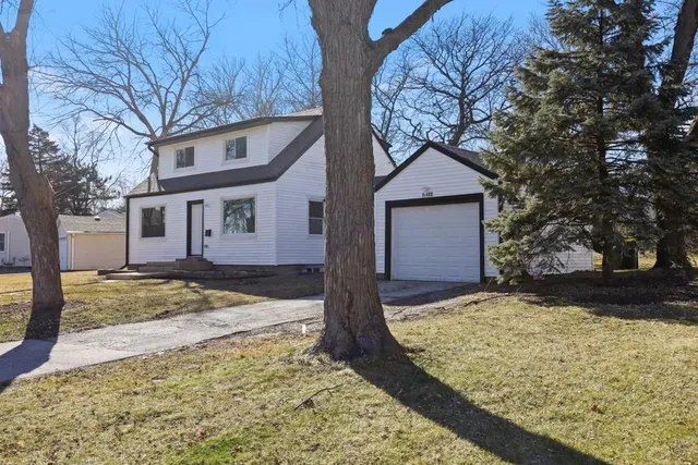 $3,699 | 1S480 Monterey Avenue, Oakbrook Terrace, IL 60181