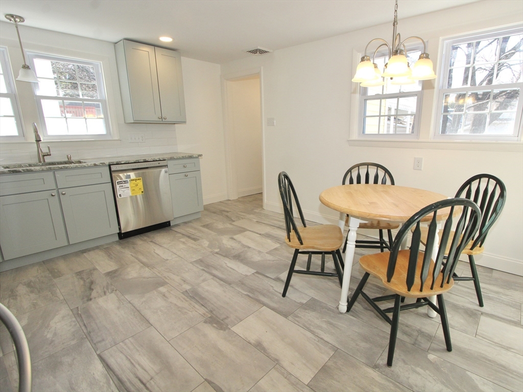 18 Palisades Street Worcester, MA 01604 - Photo 4 of 17