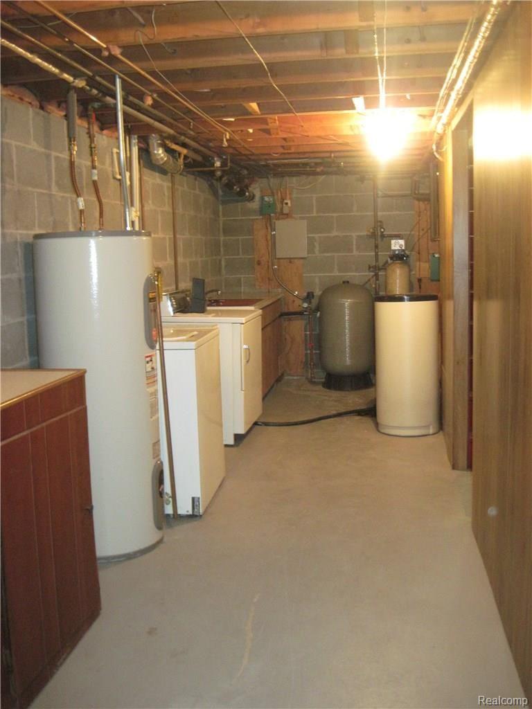 5949 Thomas Road Oxford, MI 48371 - Photo 17 of 17 Basement Laundry Room