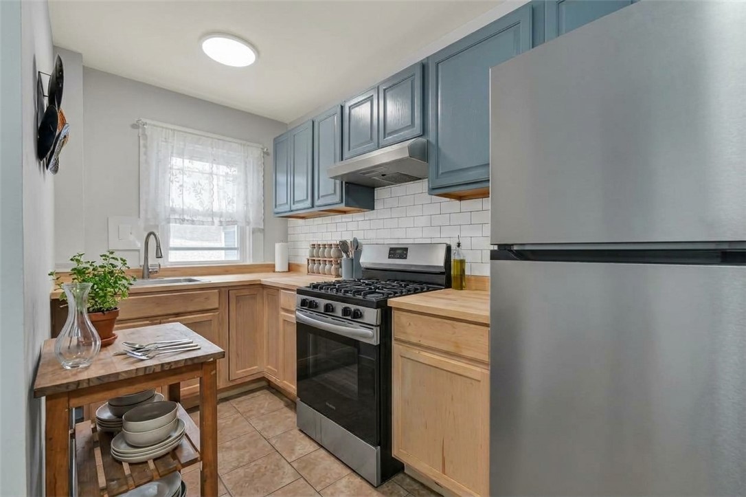 187 Sisson Street Pawtucket, RI 02860 - Photo 8 of 31 1-7