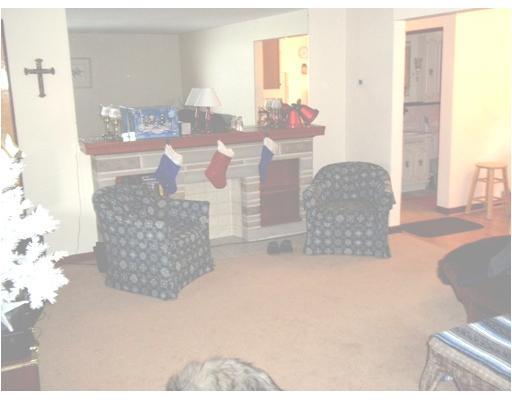 593 River Ridge Road McKeesport, PA 15133 - Photo 2 of 10 Living Room.