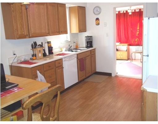 593 River Ridge Road McKeesport, PA 15133 - Photo 3 of 10 Kitchen.