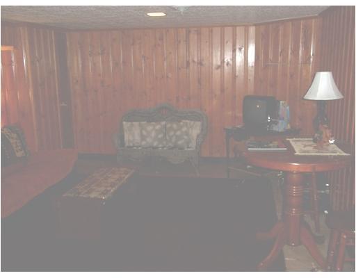 593 River Ridge Road McKeesport, PA 15133 - Photo 6 of 10 Family Room.