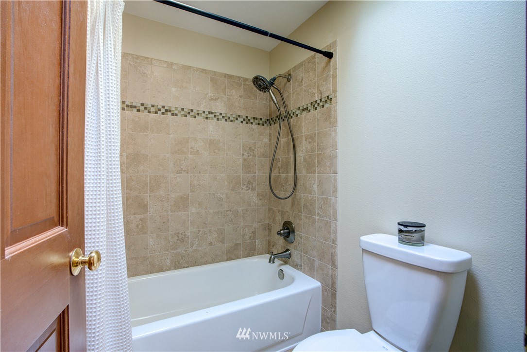 18322 Bellflower Road Bothell, WA 98012 - Photo 30 of 34 a bathroom with a toilet and a bathtub