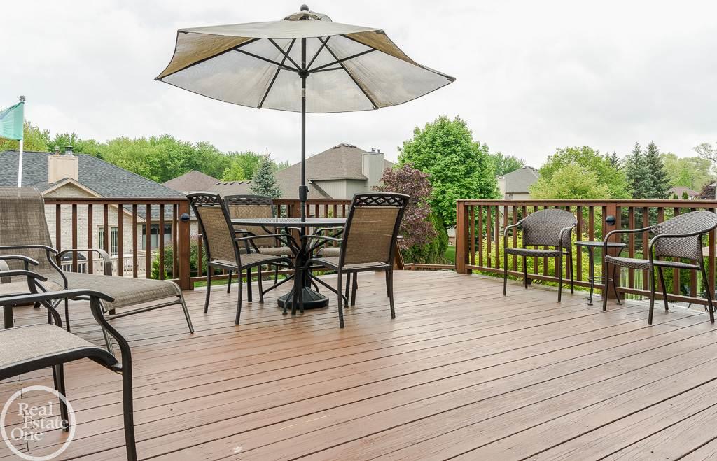 1066 Skyview Court Rochester, MI 48307 - Photo 28 of 39 31243439-27.JPG