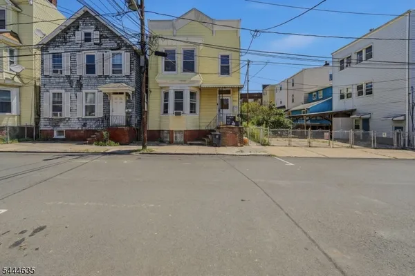 $2,300 | 18 John Street, Unit 2, Kearny, NJ 07032