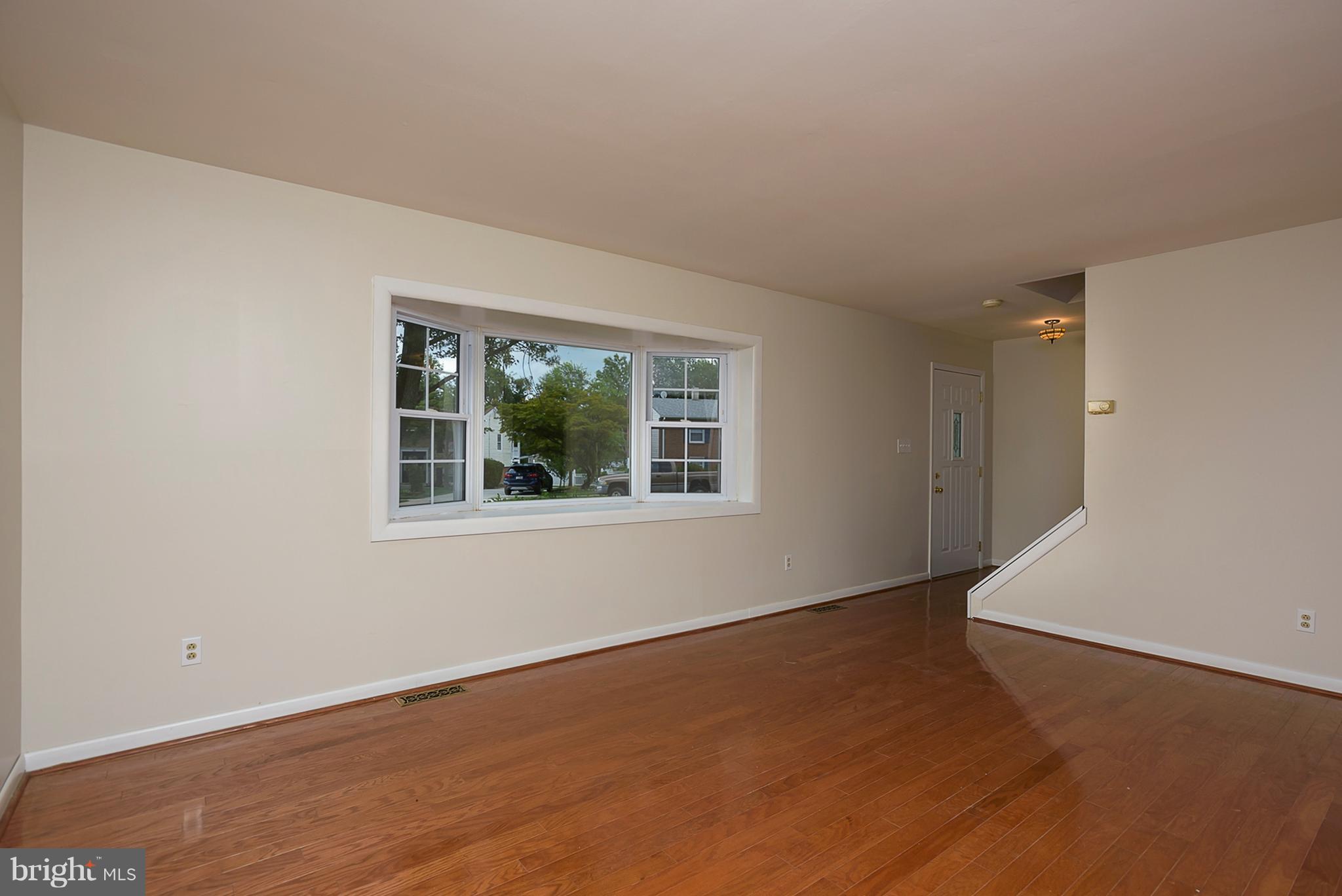 308 Janet Road Reisterstown, MD 21136 - Photo 4 of 26 Living Room