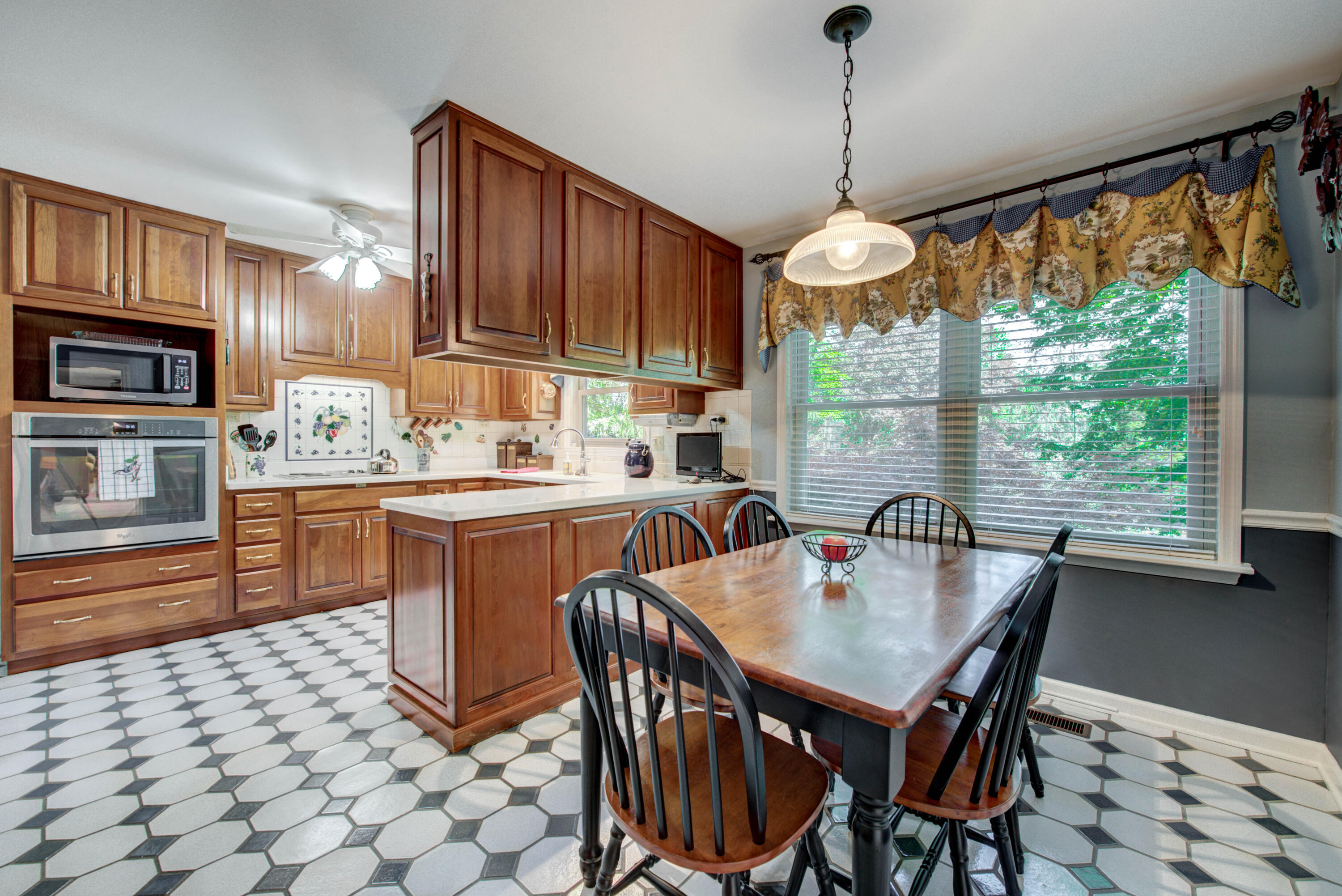 110 Connors Drive Oak Ridge, TN 37830 - Photo 11 of 40 10