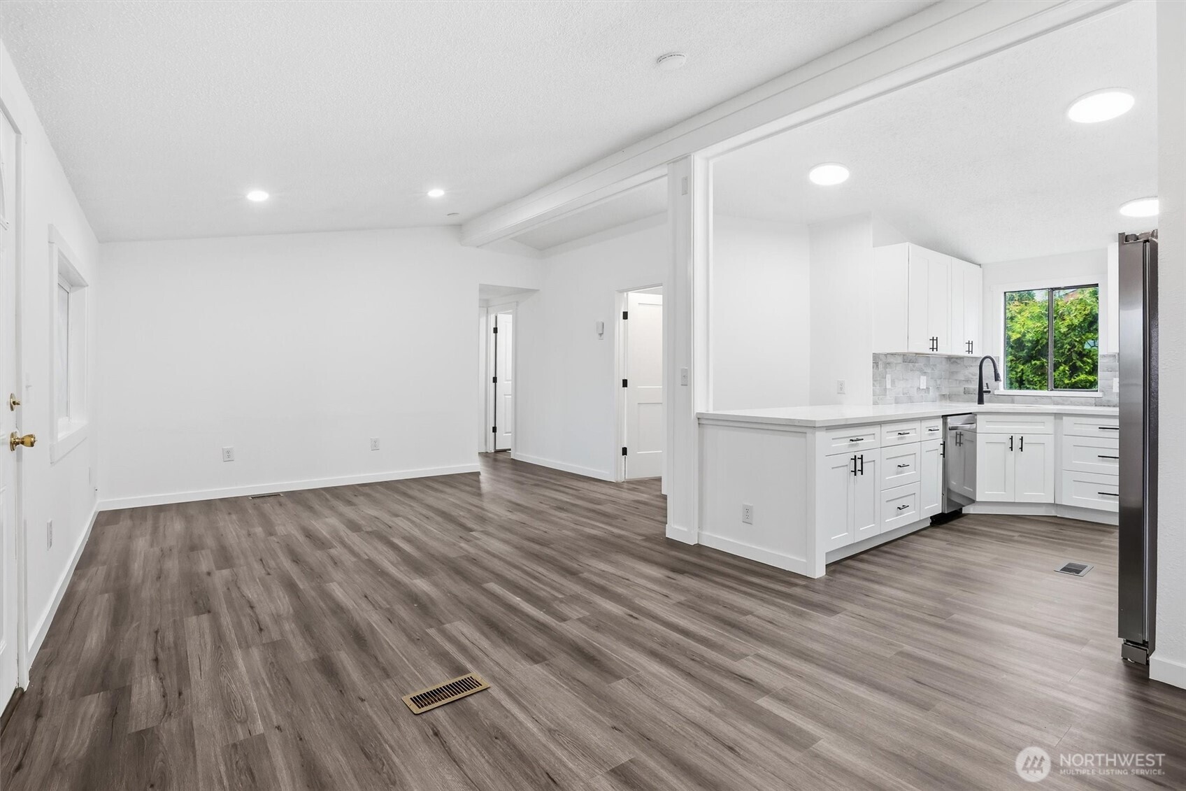 13868 Chain Lake Road Monroe, WA 98272 - Photo 4 of 33