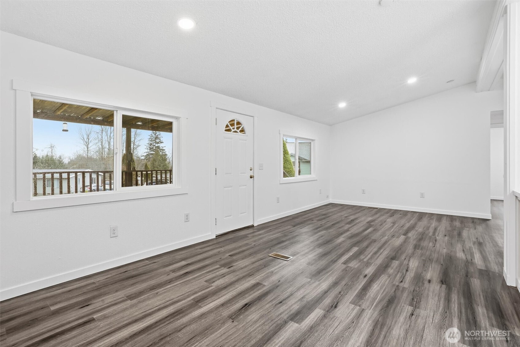 13868 Chain Lake Road Monroe, WA 98272 - Photo 5 of 33