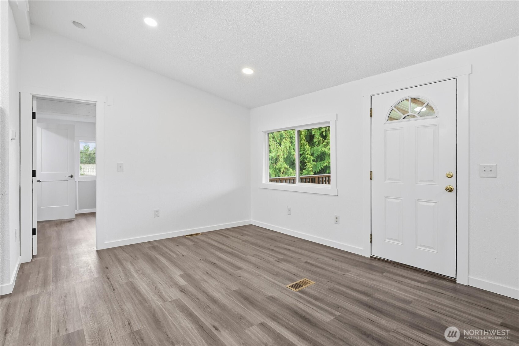 13868 Chain Lake Road Monroe, WA 98272 - Photo 9 of 33