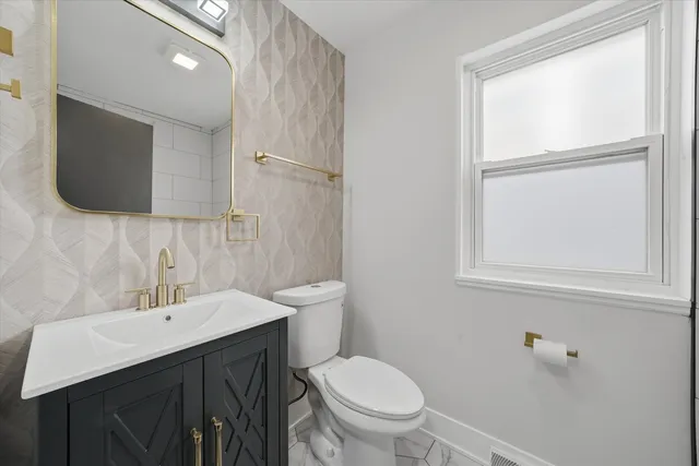 $444,999 | 3415 North Kenton Avenue, Chicago, IL 60641