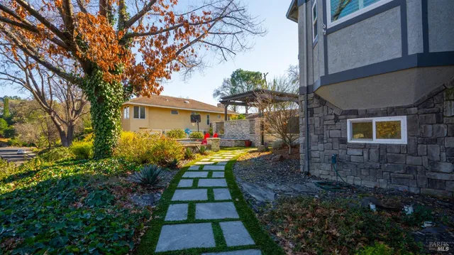 $1,290,000 | 220 Hidden Valley Lane, Vacaville, CA 95688