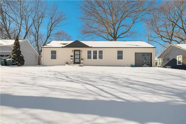 $425,000 | 5520 Granada Lane, Roeland Park, KS 66205