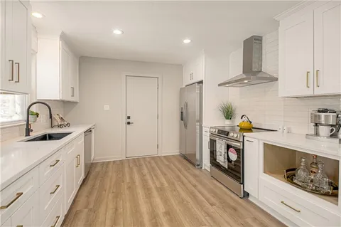 $425,000 | 5520 Granada Lane, Roeland Park, KS 66205