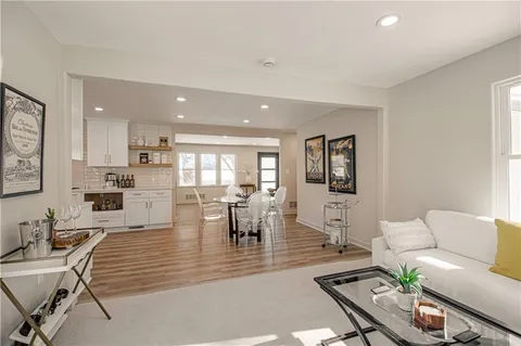 $425,000 | 5520 Granada Lane, Roeland Park, KS 66205