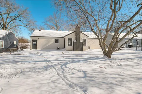 $425,000 | 5520 Granada Lane, Roeland Park, KS 66205