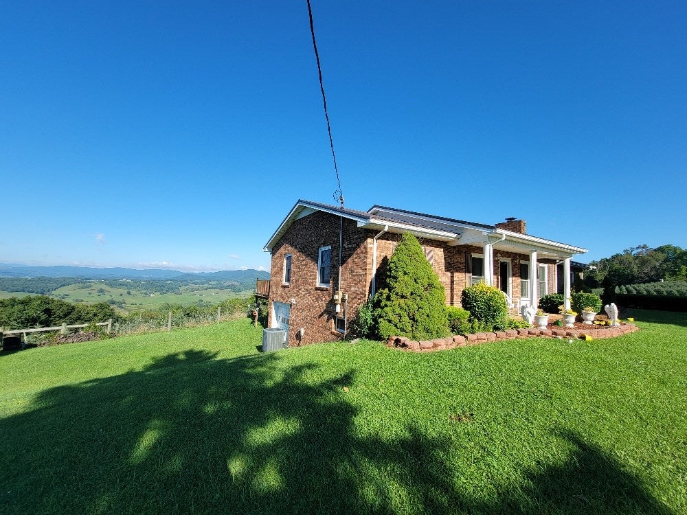 2541 Elk View Road Elk Creek, VA 24326 - Photo 5 of 21 Gallery Image 5