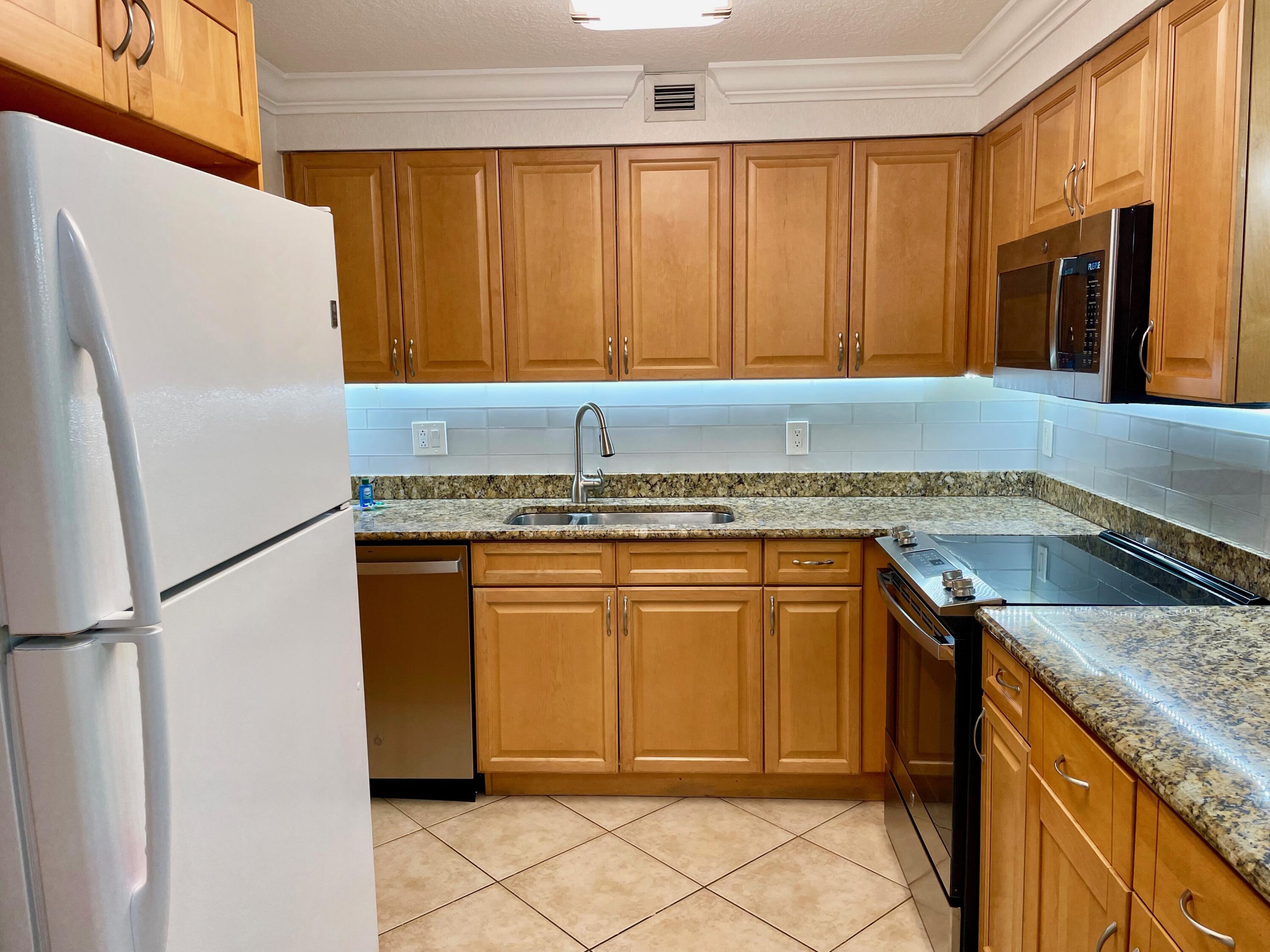 1000 Spanish River Road, Unit 2N Boca Raton, FL 33432 - Photo 8 of 58 IMG_2498