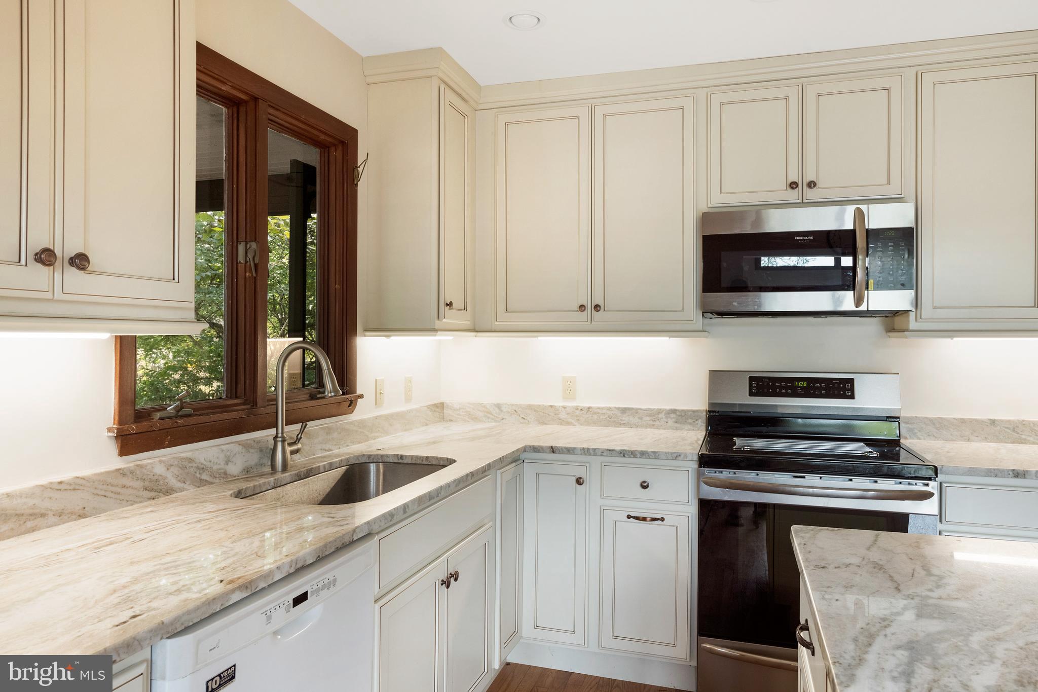 545 Shore Drive Edgewater, MD 21037 - Photo 10 of 36