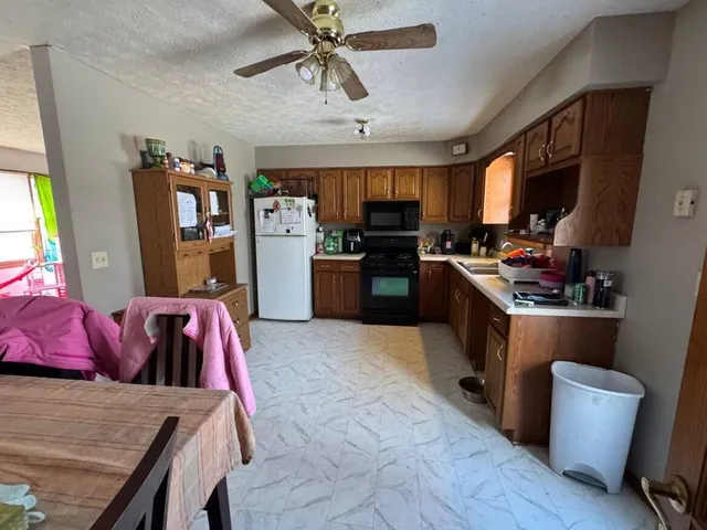 $199,900 | 1217 Daisy Street Southeast, De Motte, IN 46310