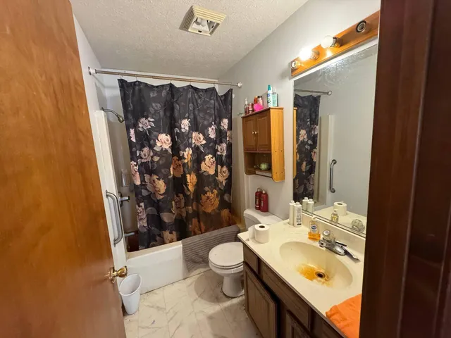 $199,900 | 1217 Daisy Street Southeast, De Motte, IN 46310