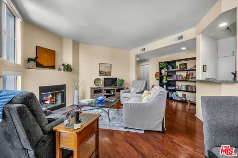 $879,000 | 3613 Glendon Avenue, Unit 101, Los Angeles, CA 90034