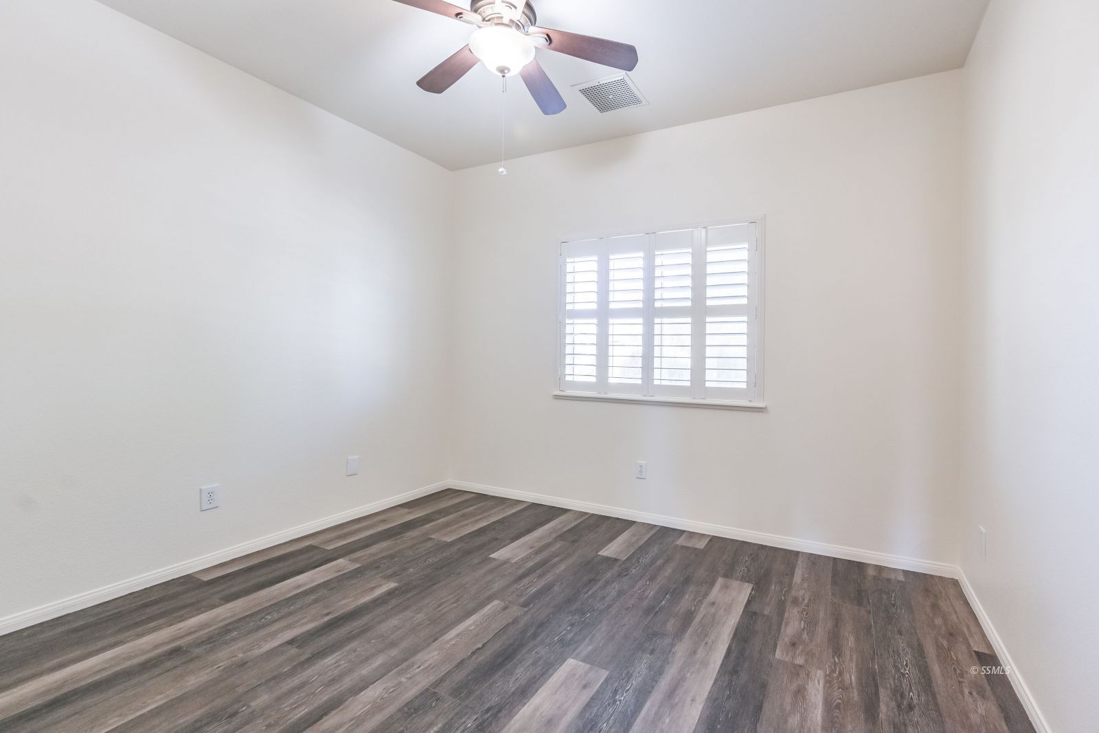 320 South Inyo Street Ridgecrest, CA 93555 - Photo 35 of 42 wooden floor in an empty room with a window