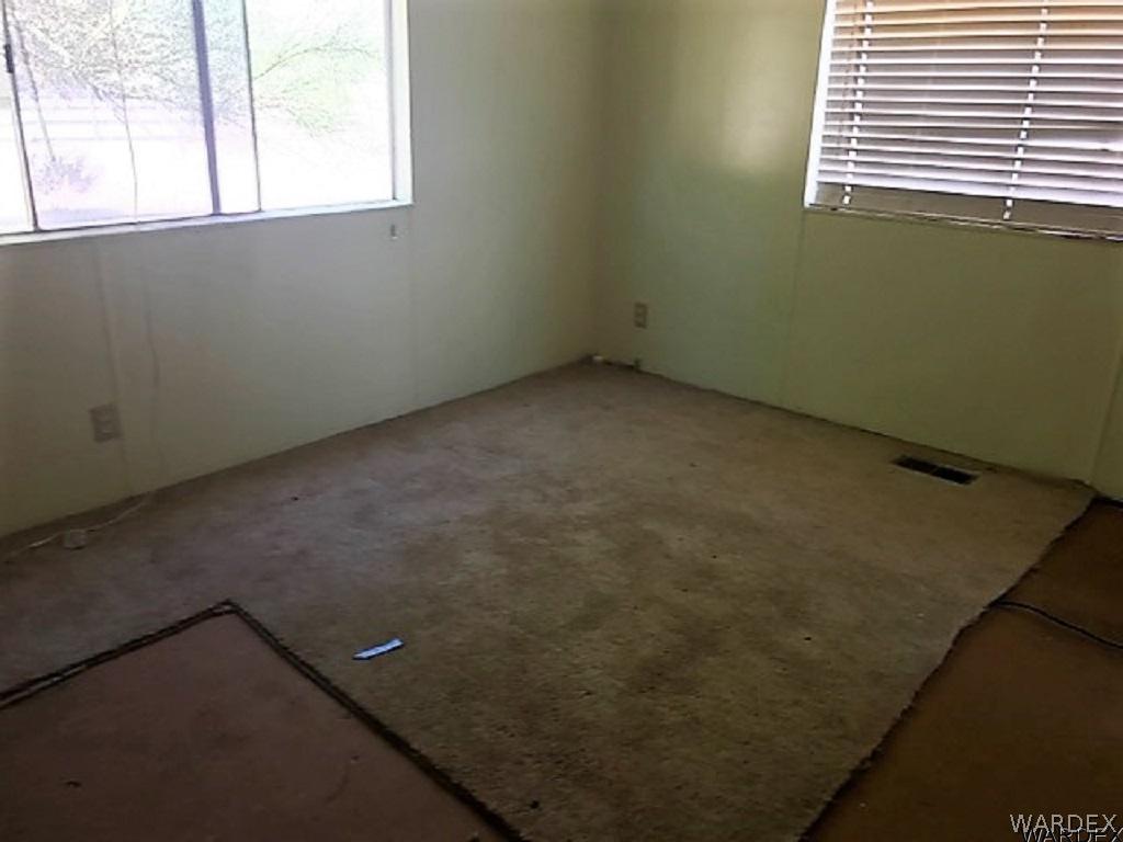 1354 Guthrie Road Golden Valley, AZ 86413 - Photo 4 of 6 an empty room with a window