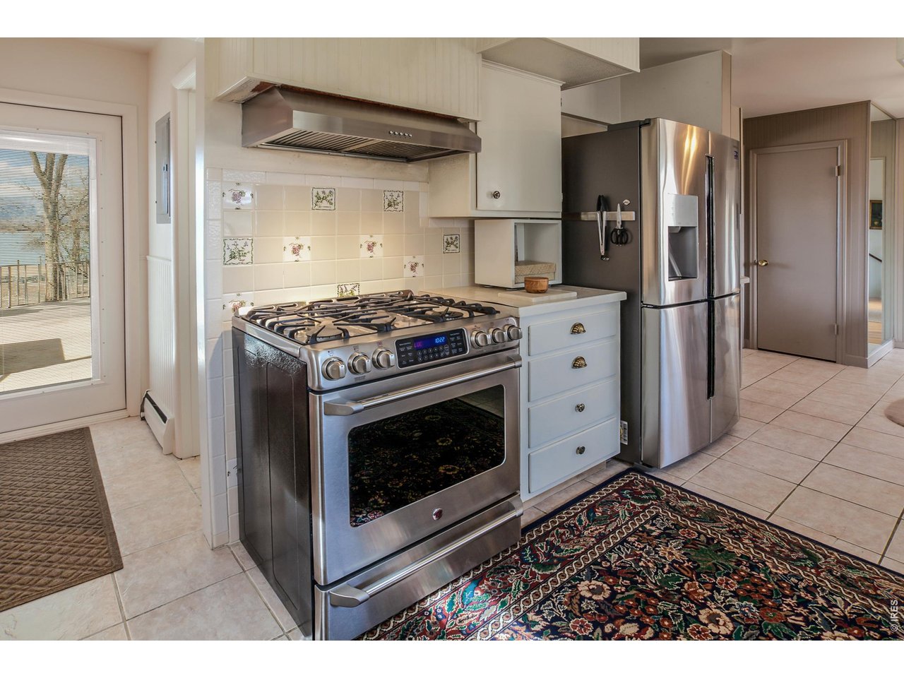 2629 Terry Lake Road Fort Collins, CO 80524 - Photo 16 of 47 Gas range