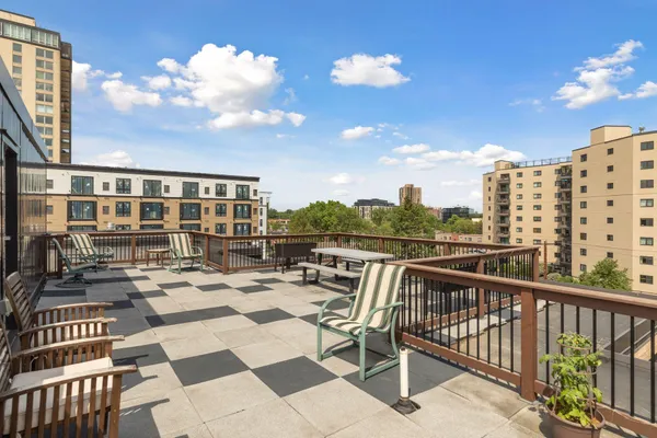 $150,000 | 3150 Excelsior Boulevard, Unit 207, Minneapolis, MN 55416