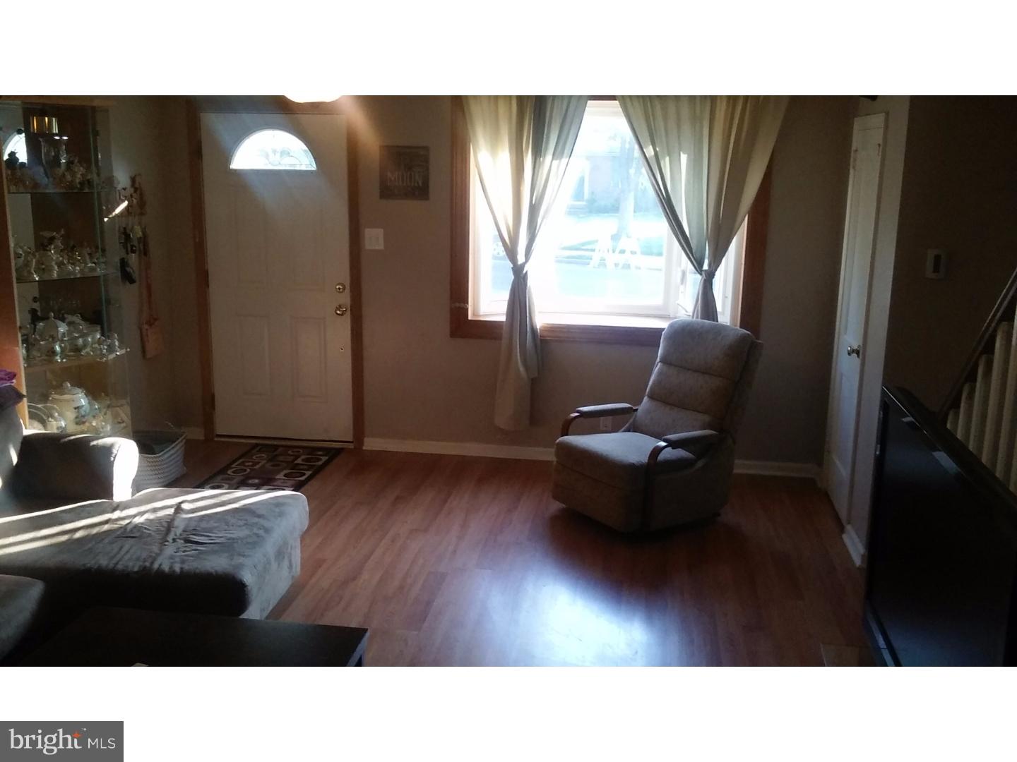 3014 Willits Road Philadelphia, PA 19136 - Photo 3 of 25 Living Room