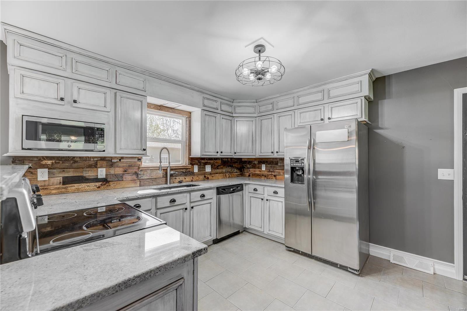 976 North Point Prairie Road Wentzville, MO 63385 - Photo 9 of 27 Gallery Image 9