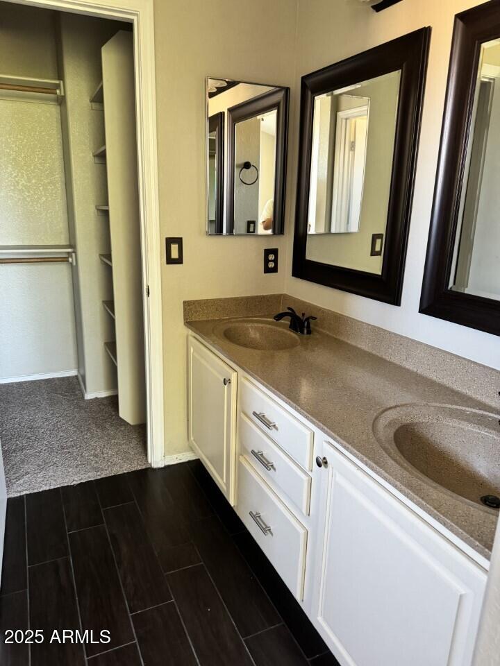 7442 West Via Del Sol Drive Glendale, AZ 85310 - Photo 13 of 22 Primary Bathroom