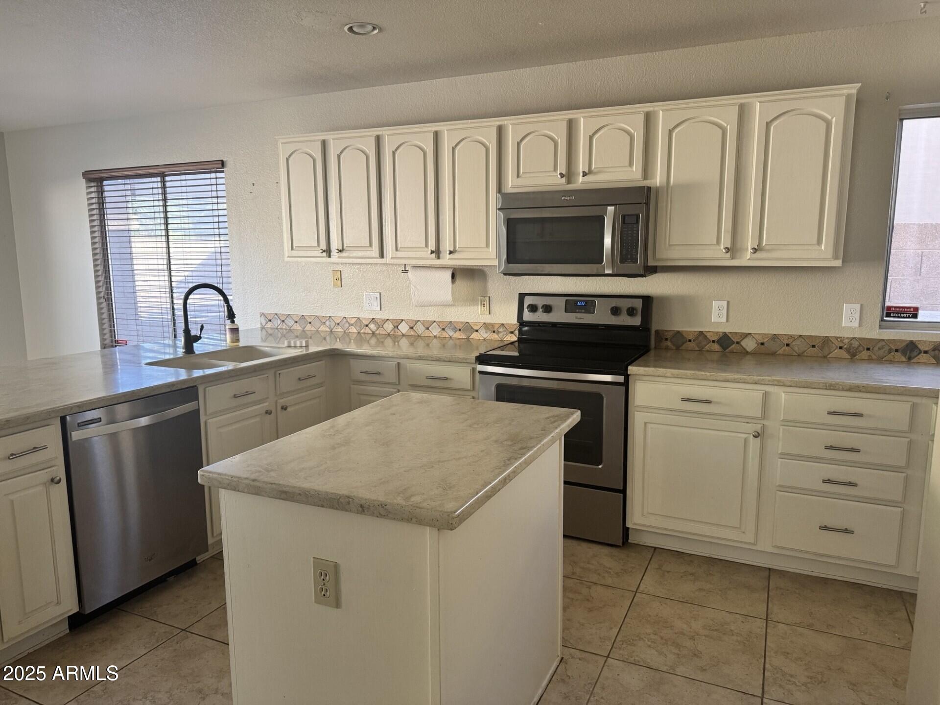 7442 West Via Del Sol Drive Glendale, AZ 85310 - Photo 4 of 22 Kitchen