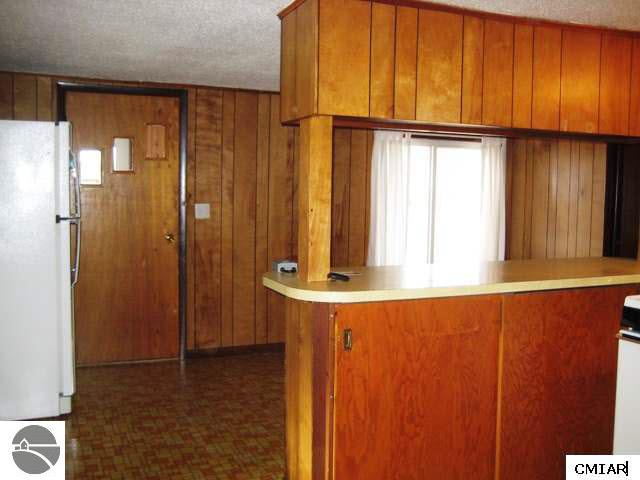 9744 East River Road Mount Pleasant, MI 48858 - Photo 4 of 7 1770186-3.JPG